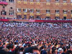 lots-o-people = hot-and-sweaty-and-smelly